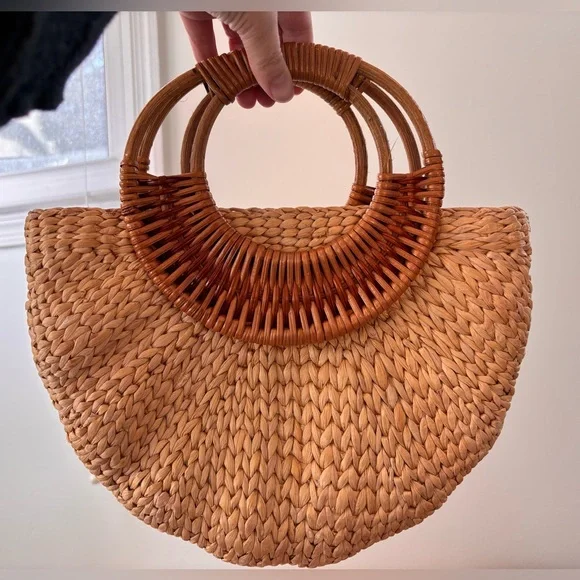 Cute Natural Bohemian Beachy Clutch - Picture 4 of 9